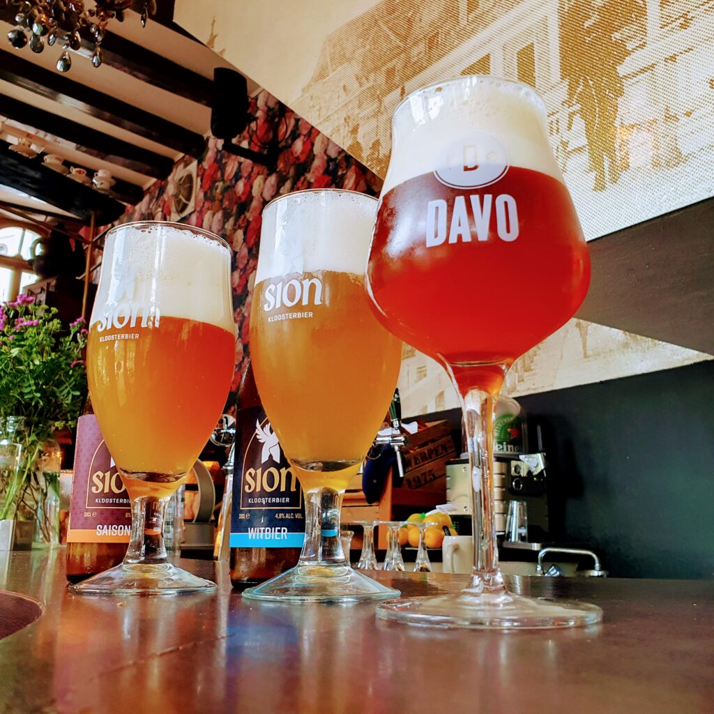 Speciaalbieren van DAVO en Sion bij café Vrienden van Vroeger in Deventer