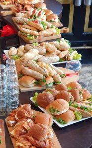 Broodjes voor een groepslunch bij café Vrienden van Vroeger in Deventer