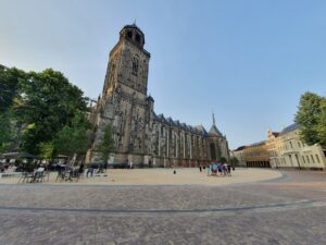 Stadswandeling door Deventer met afsluitende borrel bij café Vrienden van Vroeger